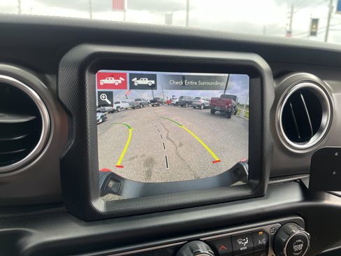 Used 2021 Jeep Gladiator Rubicon AWD/4WD image 28
