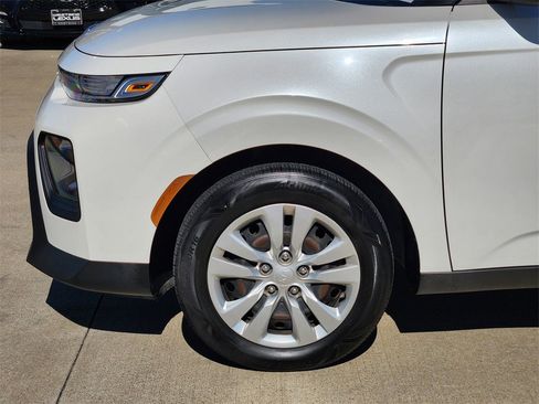Used 2020 Kia Soul LX image 8