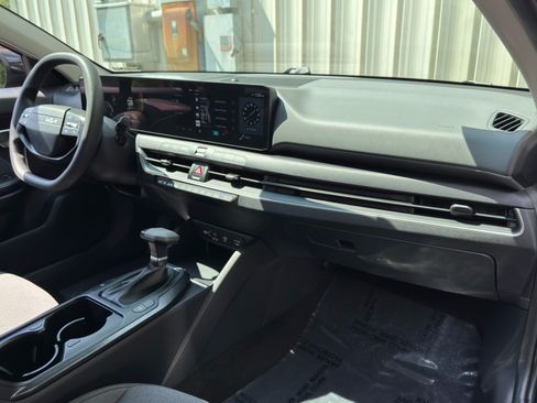 Used 2025 Kia K4 FWD image 13