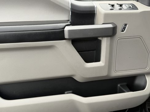 Used 2015 Ford F150 XLT image 11