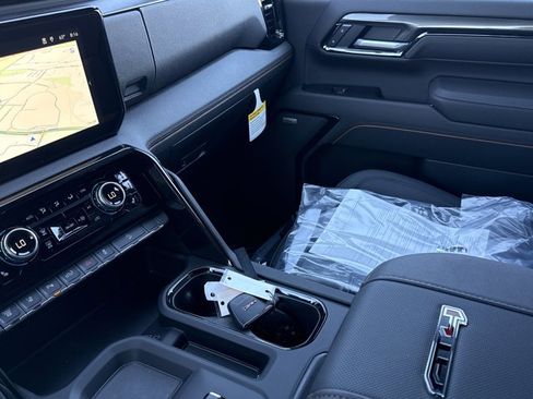 New 2026 GMC Sierra 2500 AT4 w/ AT4 Premium Plus Package AWD/4WD image 25