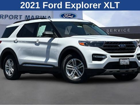 Certified 2021 Ford Explorer XLT w/ Equipment Group 202A RWD image 2