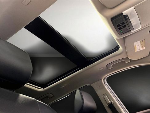 Used 2023 Nissan Rogue SV w/ SV Premium Package image 26