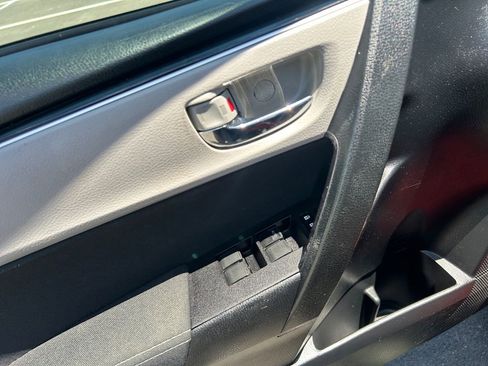 Used 2018 Toyota Corolla LE FWD image 11