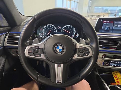 Used 2017 BMW 750i xDrive image 23