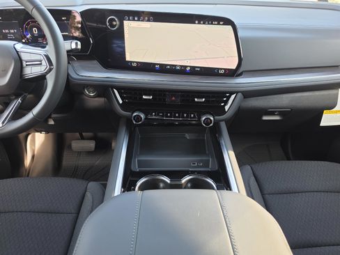 New 2026 Chevrolet Suburban LS image 19