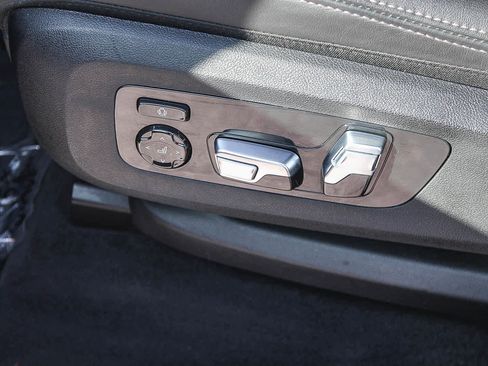 Used 2024 BMW X7 xDrive40i w/ M Sport Package image 31