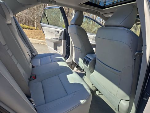 Used 2015 Toyota Camry XLE image 11