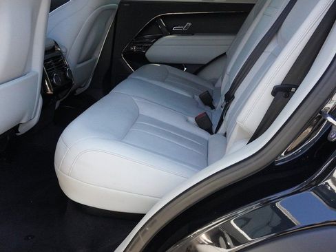 Used 2023 Land Rover Range Rover Sport SE image 32