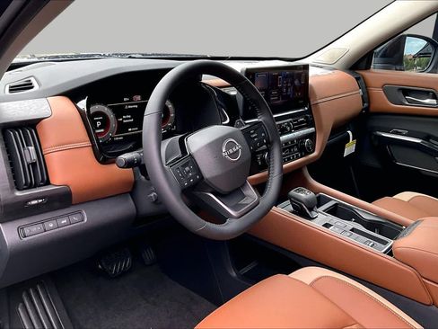 New 2026 Nissan Pathfinder Platinum FWD image 8