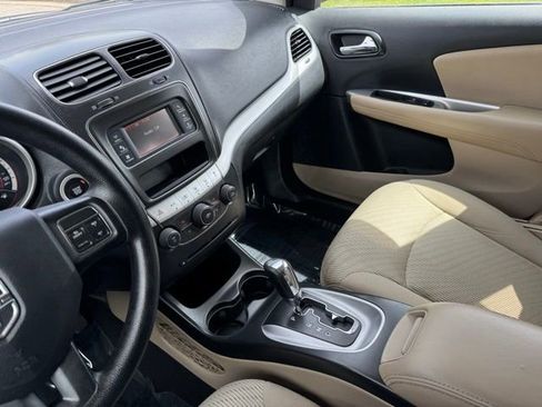 Used 2017 Dodge Journey SXT w/ Comfort/Convenience Group FWD image 14
