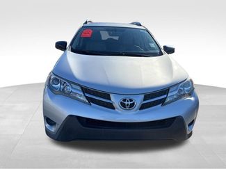Used 2015 Toyota RAV4 LE video 3