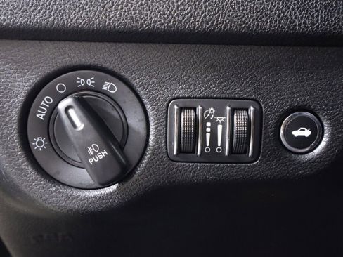 Used 2019 Dodge Charger R/T w/ Blacktop Package RWD image 10