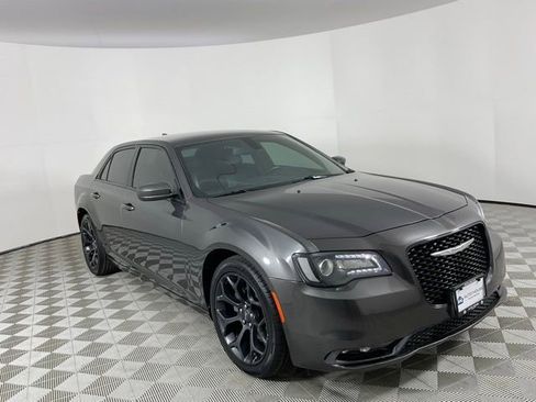 Used 2019 Chrysler 300 S image 3