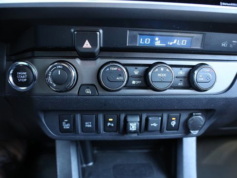 Used 2021 Toyota Tacoma TRD Off-Road w/ Technology Package image 26