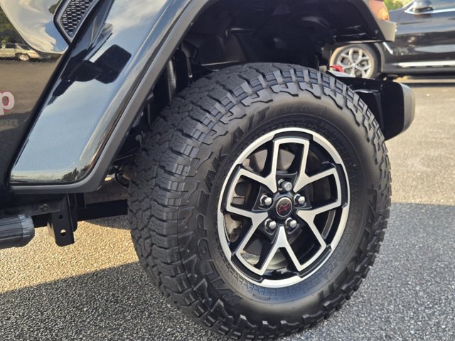 Used 2024 Jeep Gladiator Rubicon w/ Technology Group AWD/4WD image 5