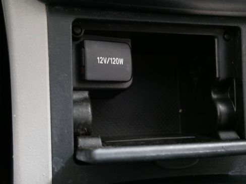 Used 2013 Toyota Camry LE image 30