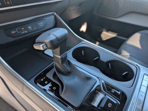 New 2026 Kia Carnival EX FWD image 21