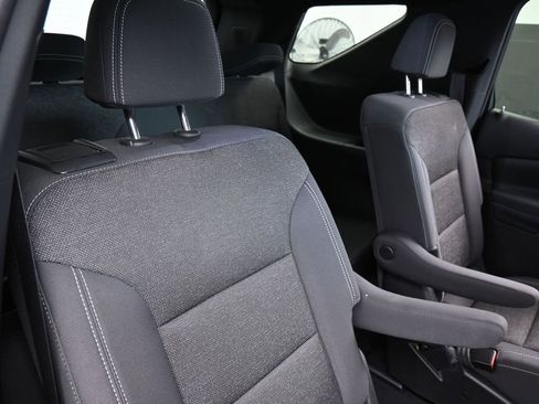 Used 2024 Chevrolet Traverse LT image 41