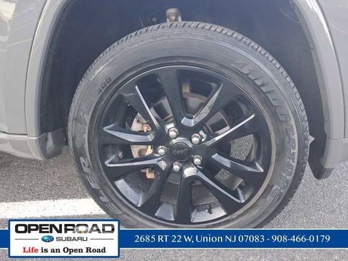Used 2020 Jeep Grand Cherokee Altitude AWD/4WD image 5