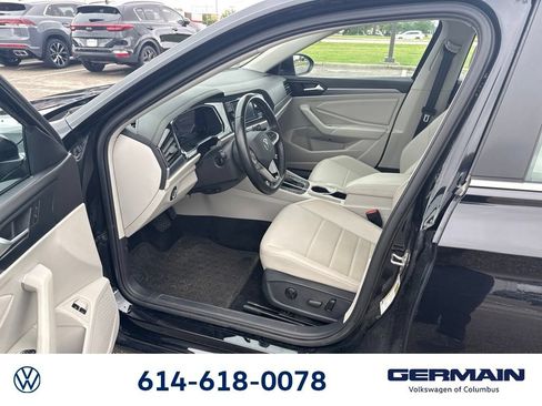 Used 2023 Volkswagen Jetta SE w/ Panoramic Sunroof Package FWD image 17