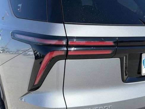 New 2026 Chevrolet Traverse LT w/ Sun and Wheel Package image 23