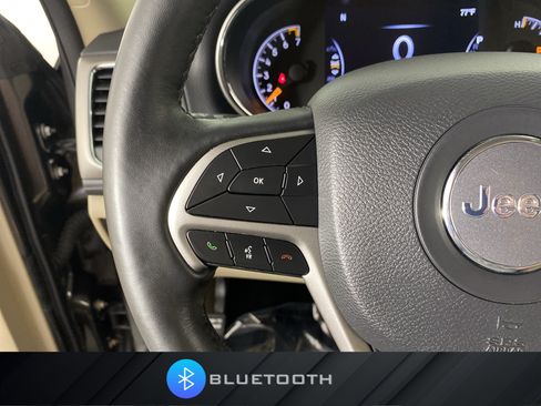 Used 2019 Jeep Grand Cherokee Laredo AWD/4WD image 23
