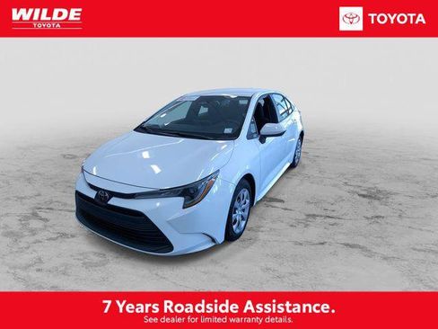 Certified 2025 Toyota Corolla LE FWD image 5