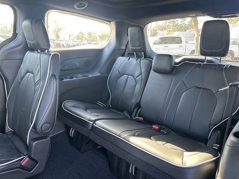 New 2026 Chrysler Pacifica Limited w/ S Appearance Package image 31