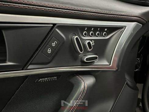 Used 2018 Jaguar F-TYPE R image 35