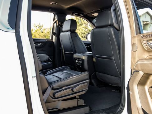Used 2024 GMC Yukon XL Denali AWD/4WD image 45