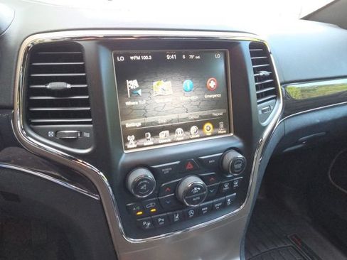 Used 2017 Jeep Grand Cherokee Overland w/ Jeep Active Safety Group AWD/4WD image 17