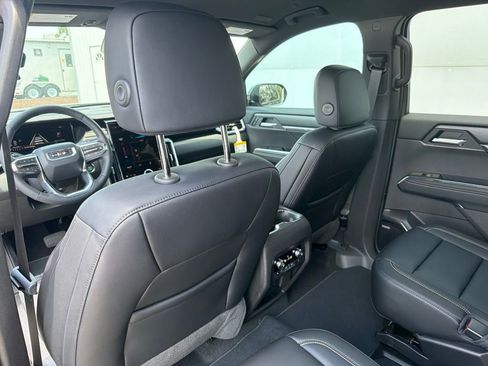 Used 2026 GMC Acadia Elevation w/ Elevation Premium Package FWD image 10