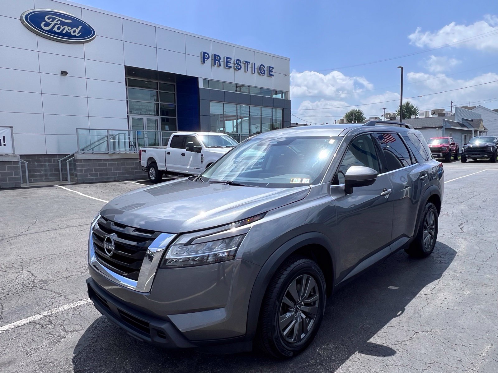 Used 2022 Nissan Pathfinder SV AWD/4WD image 4