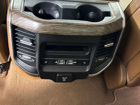 Used 2019 RAM 1500 Laramie AWD/4WD image 17