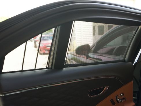 Used 2022 Bentley Flying Spur Plug-In Hybrid AWD/4WD image 24