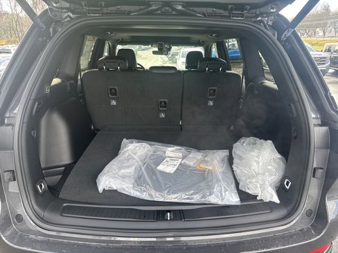New 2025 Jeep Grand Cherokee Altitude image 5