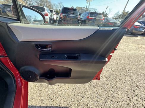 Used 2014 Toyota Yaris LE image 57