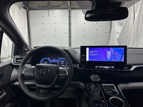 Used 2026 Toyota Sienna XLE Woodland Edition AWD/4WD image 14