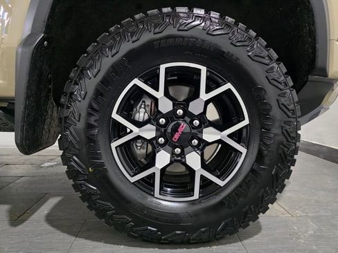 Used 2024 GMC Canyon AT4X image 27