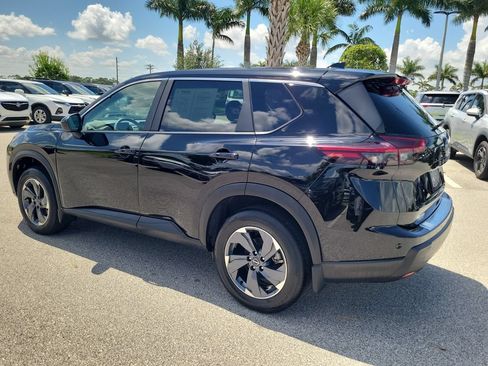Used 2026 Nissan Rogue SV FWD image 4