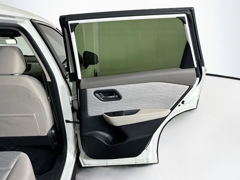 Used 2023 Nissan Rogue SV FWD image 28