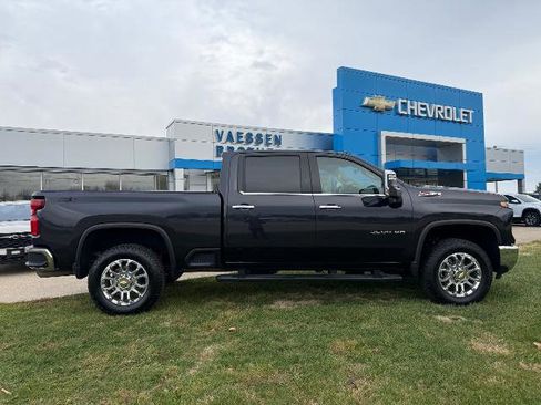 Used 2024 Chevrolet Silverado 2500 LTZ w/ LTZ Premium Package image 8