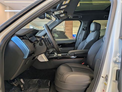 New 2026 Land Rover Range Rover Long Wheelbase SE AWD/4WD image 13