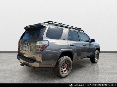 Used 2016 Toyota 4Runner SR5 AWD/4WD image 3