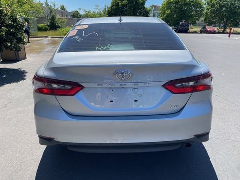 Used 2022 Toyota Camry LE w/ Carpet Mat Package (TMS) FWD image 5