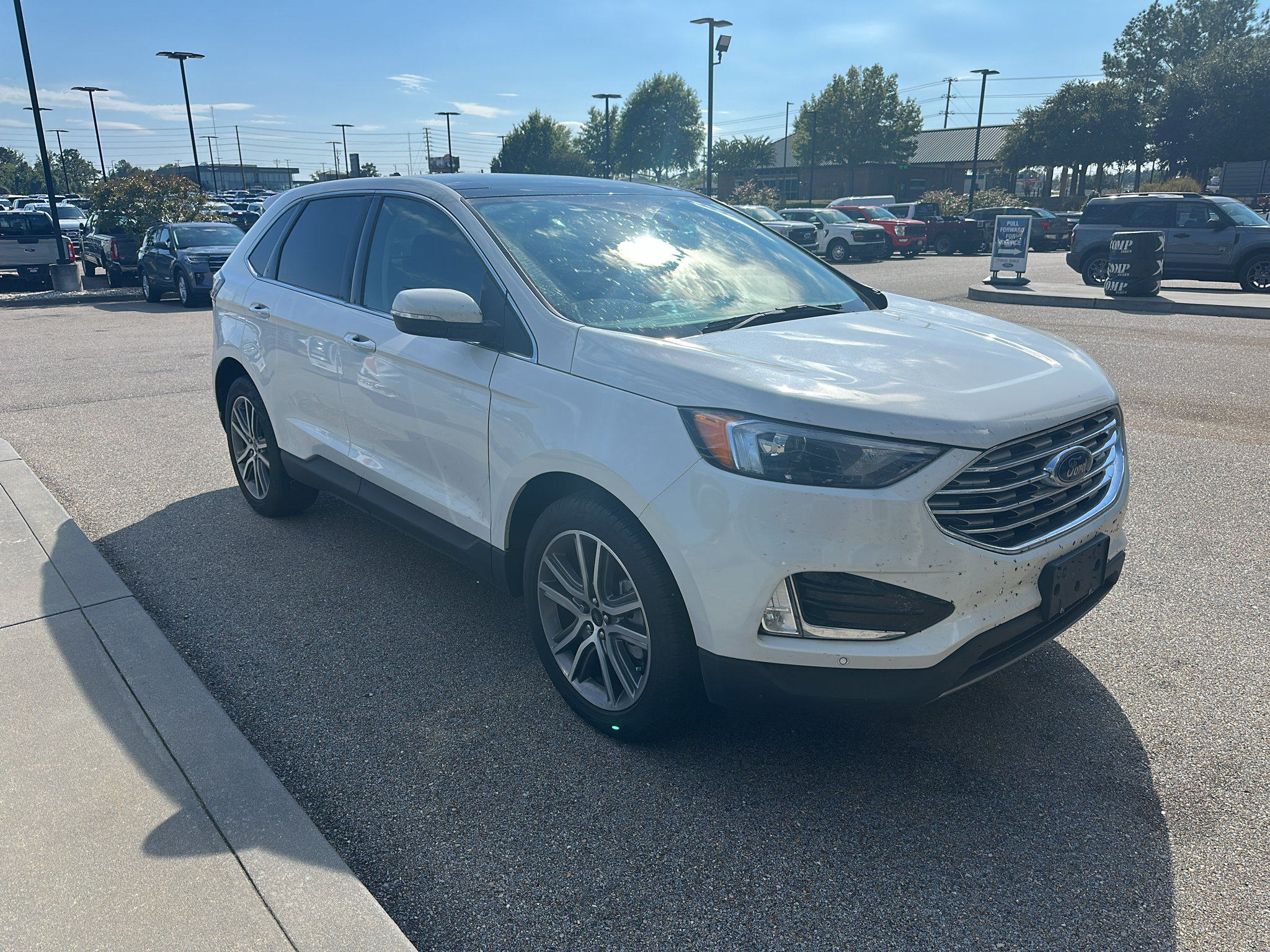 Used 2024 Ford Edge Titanium AWD/4WD image 3