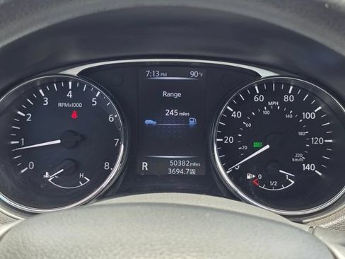 Used 2016 Nissan Rogue SV FWD image 13