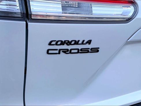 Used 2022 Toyota Corolla Cross LE w/ Black Badges Package (TMS) image 30