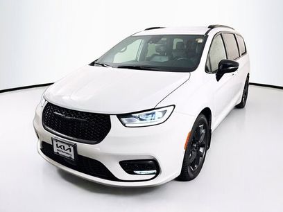 Used 2024 Chrysler Pacifica Touring-L w/ S Appearance Package